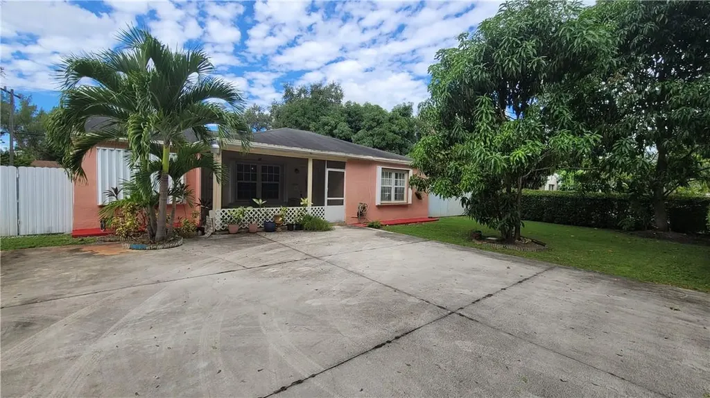 1481 NE 132nd Road North Miami FL 33161