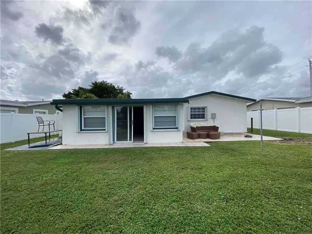 6371 SW 9th Place North Lauderdale FL 33068