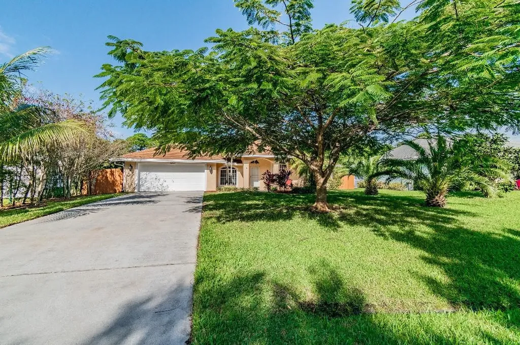 5268 NW West Lovett Circle Port St Lucie FL 34986