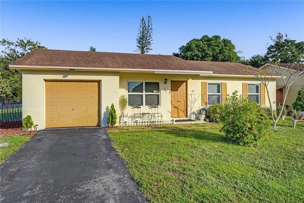 305 SW 78th Terrace North Lauderdale FL 33068