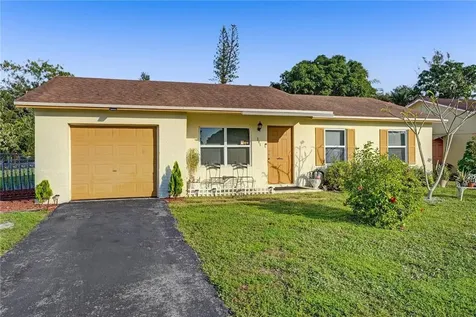 305 SW 78th Terrace North Lauderdale FL 33068