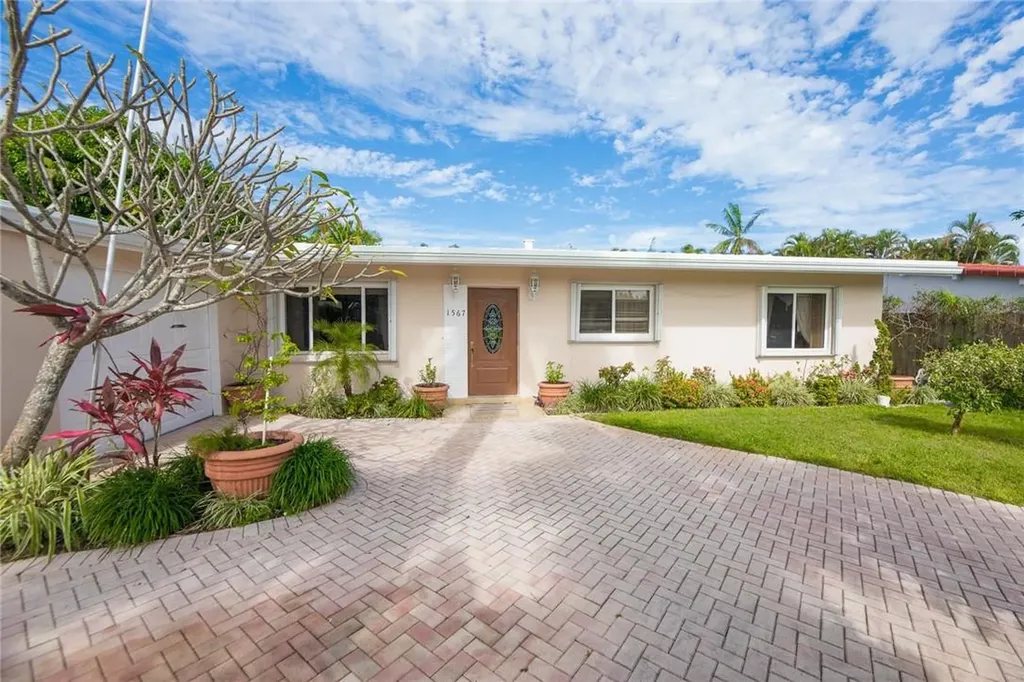 1567 NE 37th Street Oakland Park FL 33334