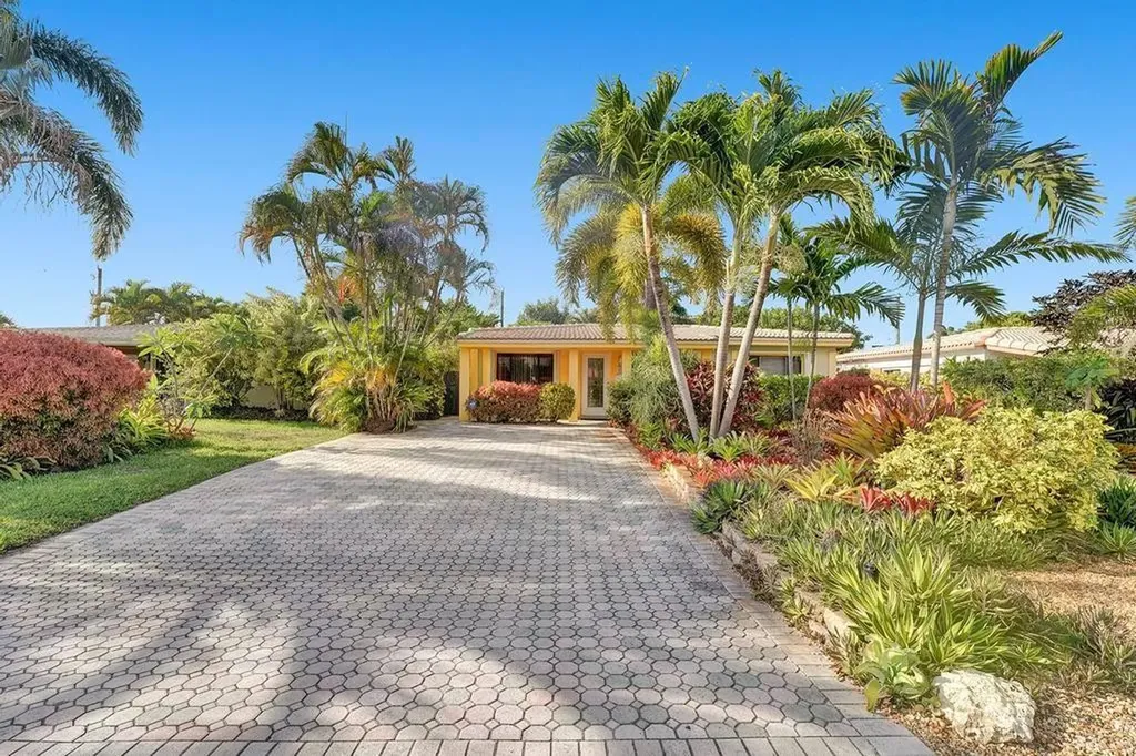 231 NE 42nd Street Oakland Park FL 33334