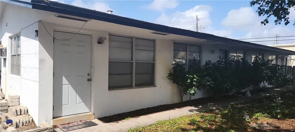 831 NE 40th Street Oakland Park FL 33334
