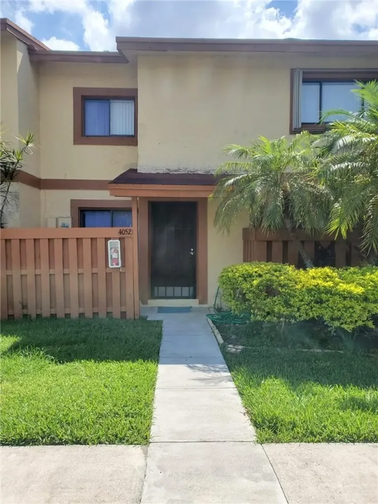 4052 Sierra Terrace Sunrise FL 33351
