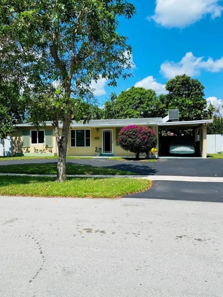 620 SW 67th Avenue Pembroke Pines FL 33023