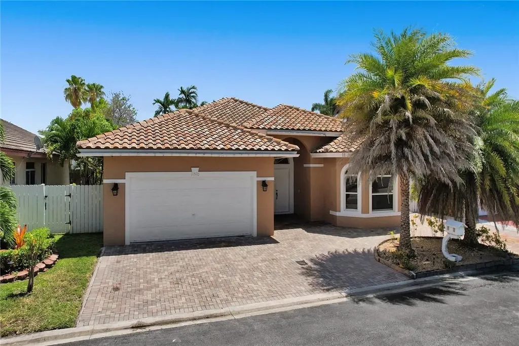 11570 SW 10th Street Pembroke Pines FL 33025