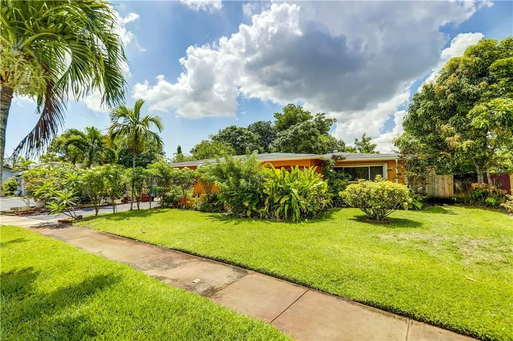 1136 NW 42nd Way Lauderhill FL 33313