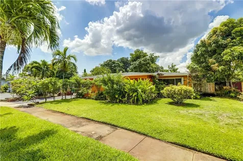 1136 NW 42nd Way Lauderhill FL 33313