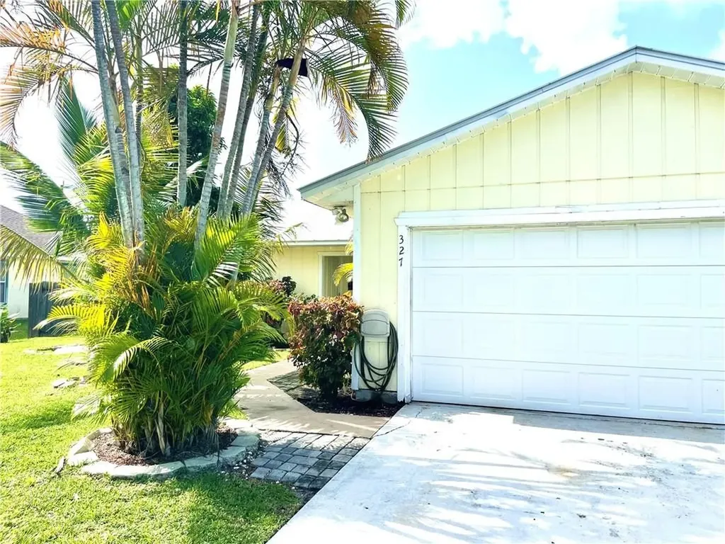 327 SW Dwight Avenue Port St Lucie FL 34983