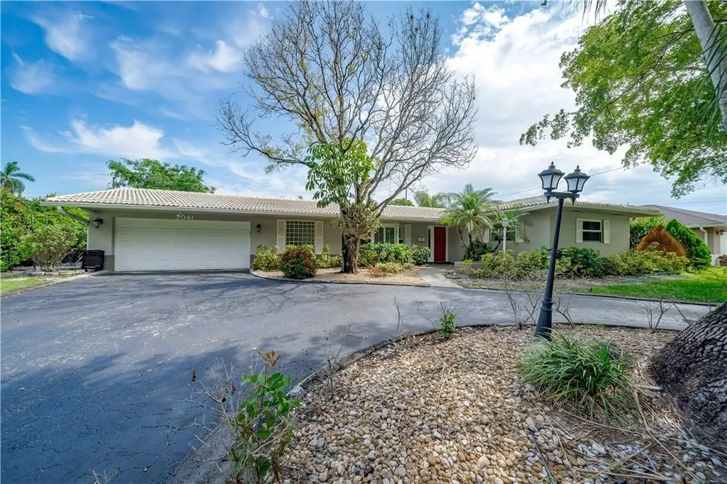 7041 NW 7th Court Plantation FL 33317