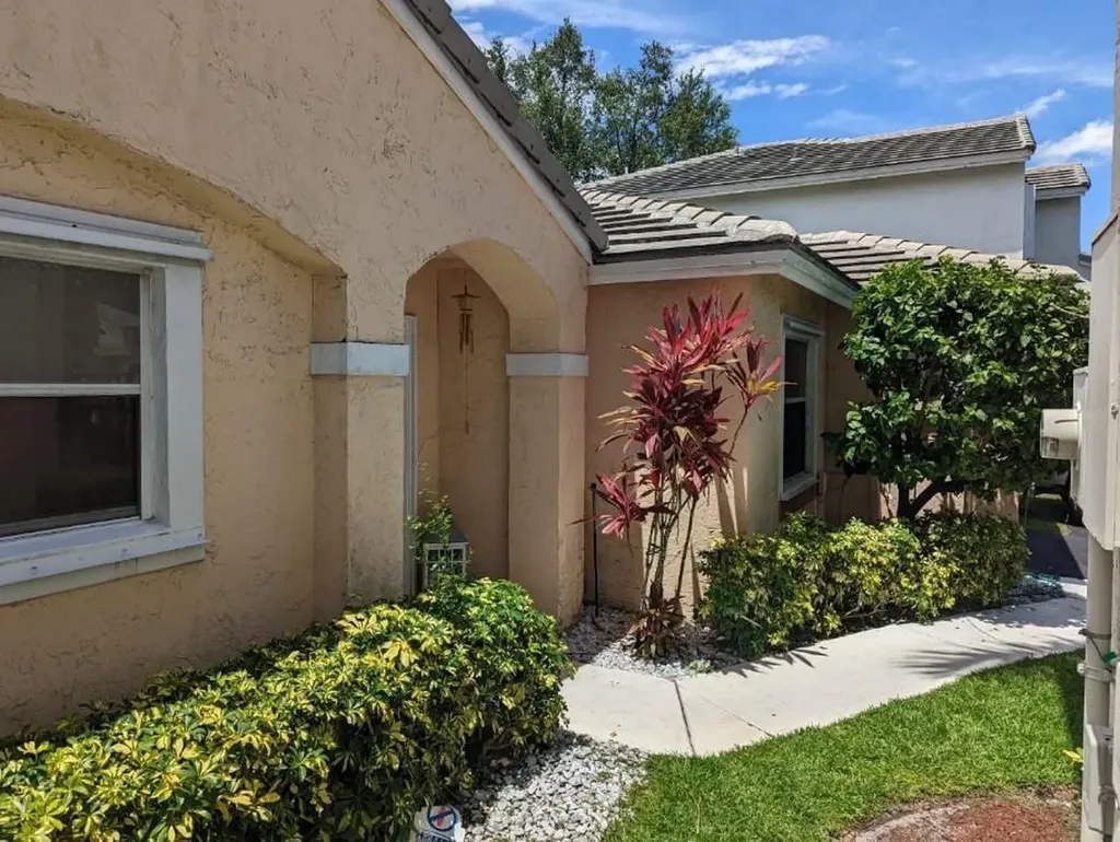9827 NW 2nd Street Plantation FL 33324