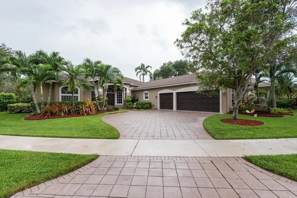 3832 Oak Ridge Circle Weston FL 33331
