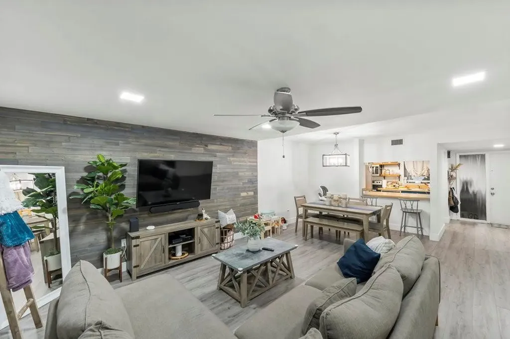 3432 NW 86th Way Sunrise FL 33351