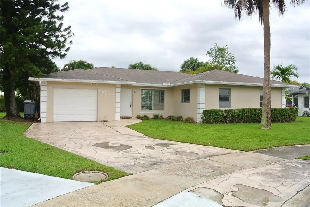 22040 Flanders Court Boca Raton FL 33428