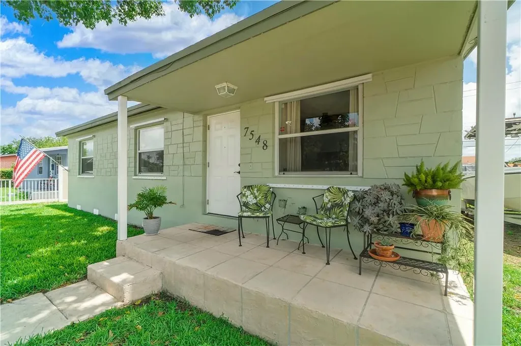 7548 Farragut Street Hollywood FL 33024