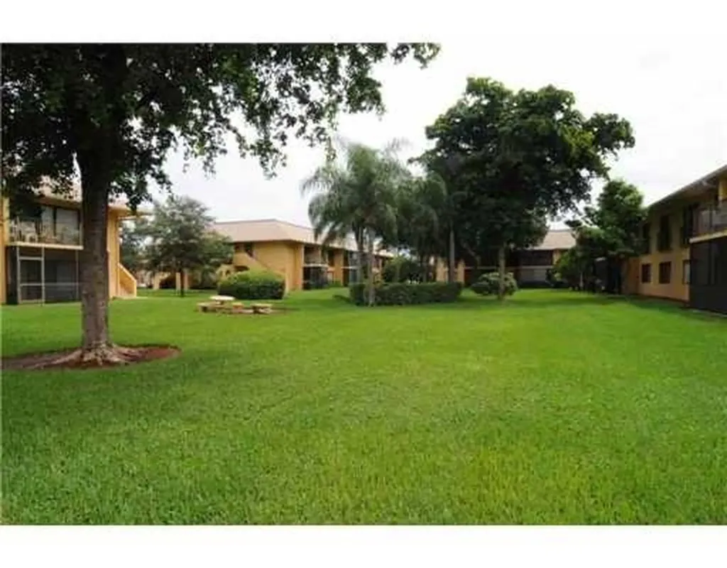 5911 Washington Street Hollywood FL 33023