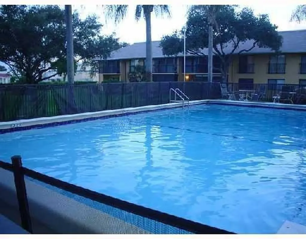 5911 Washington Street Hollywood FL 33023