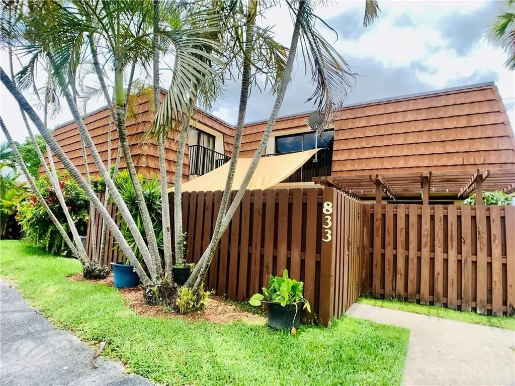 833 SW 120th Way Davie FL 33325