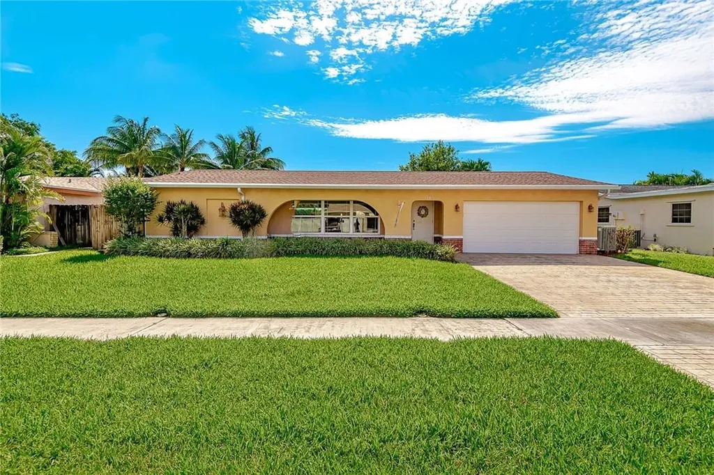 1165 NW 90th Terrace Pembroke Pines FL 33024
