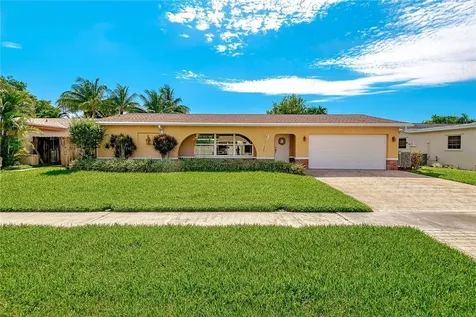1165 NW 90th Terrace Pembroke Pines FL 33024