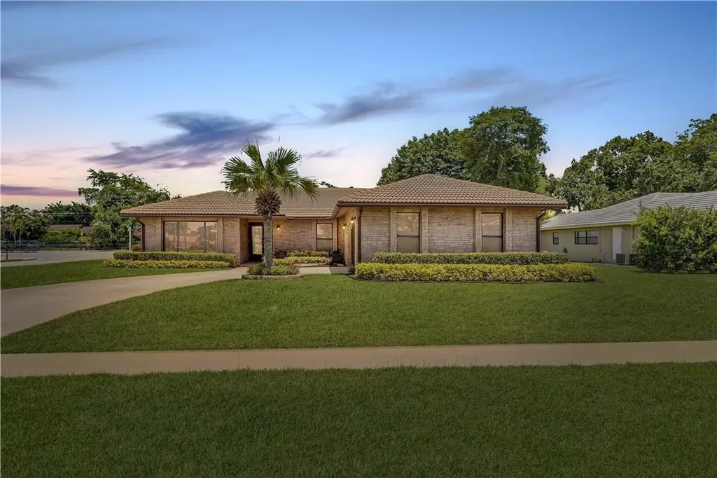 21920 Holly Tree Way Boca Raton FL 33428