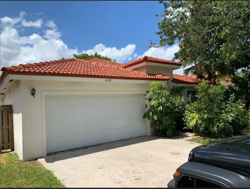 8332 SW 44th Place Davie FL 33328