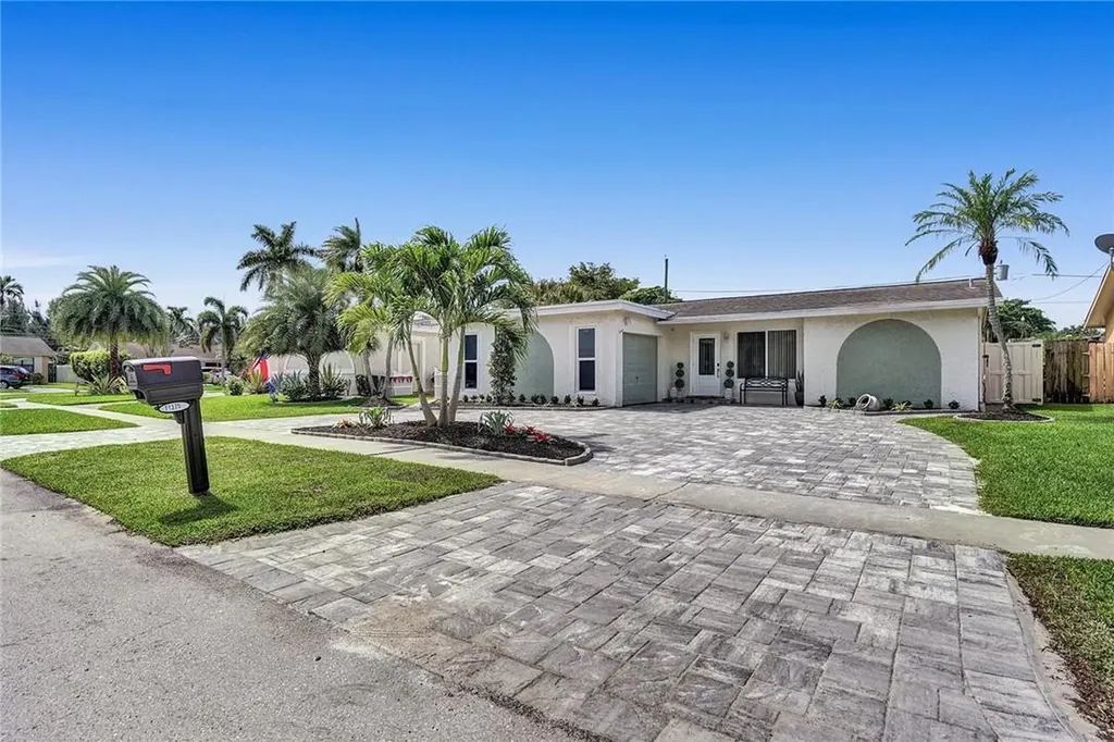 11370 NW 46th Place Sunrise FL 33323