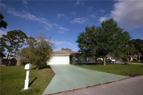 1633 SE Aires Lane Port St Lucie FL 34984