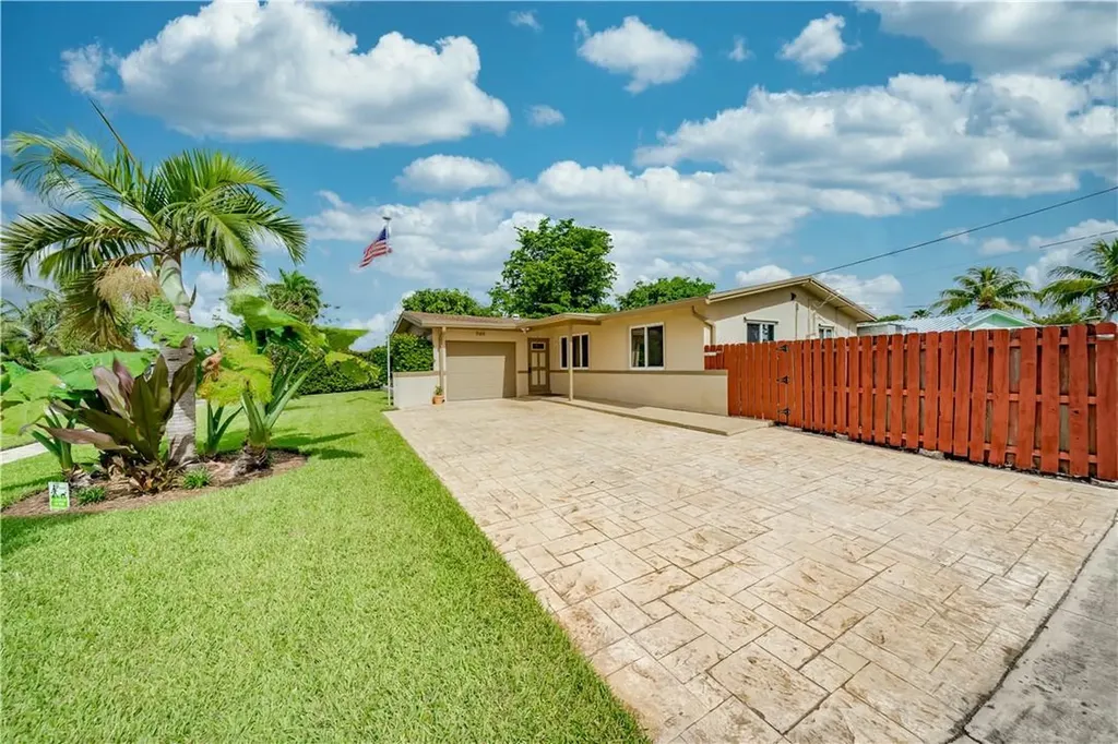 9169 NW 25th Street Sunrise FL 33322
