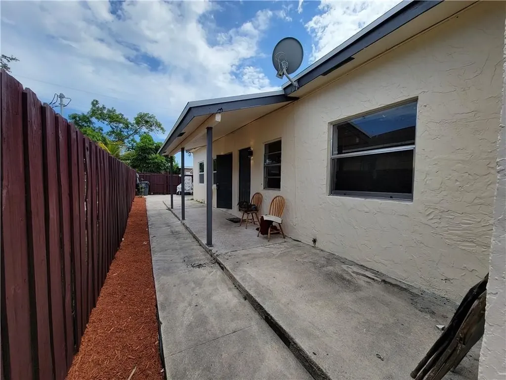 2220 Charleston Street Hollywood FL 33020
