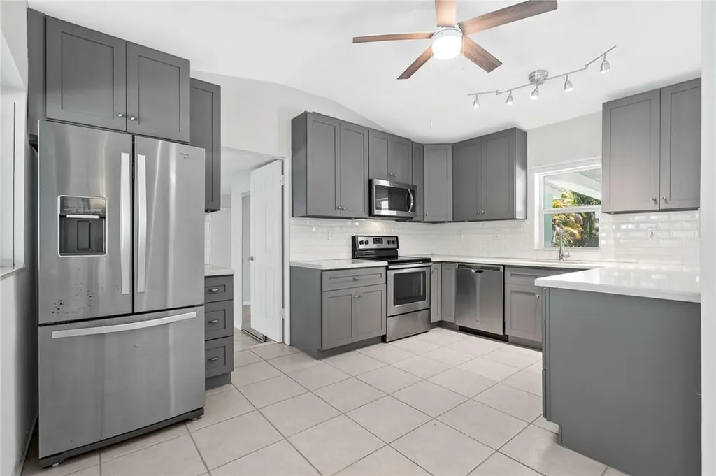 371 NW 39th Street Oakland Park FL 33309