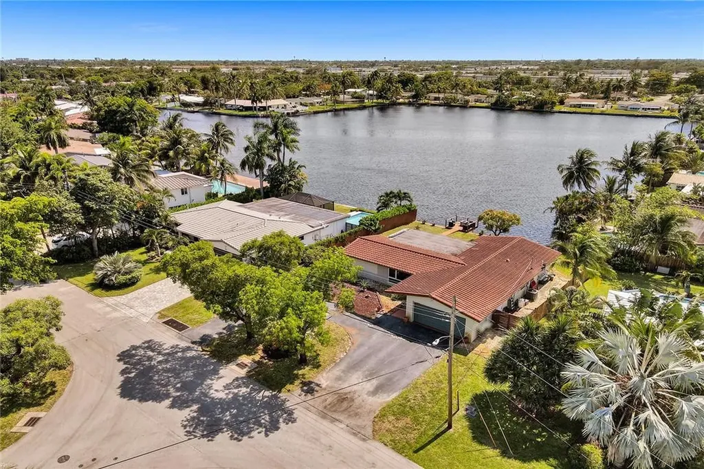 4841 NE 15th Terrace Oakland Park FL 33334