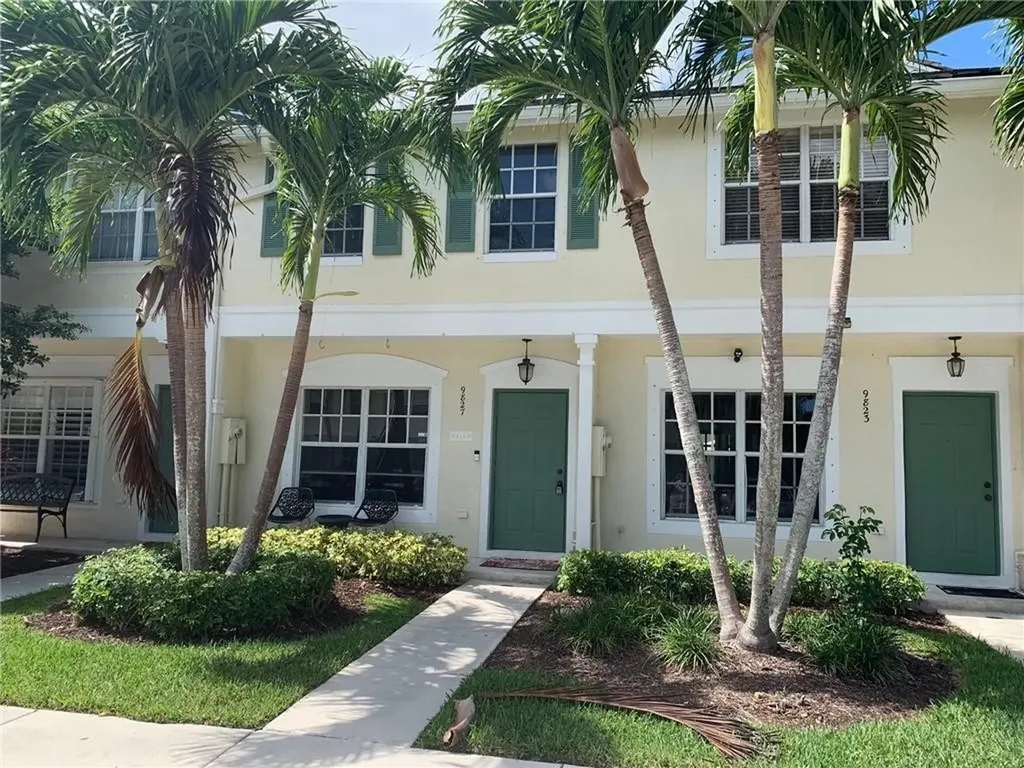 9827 NW 57th Manor Coral Springs FL 33076