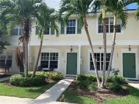 9827 NW 57th Manor Coral Springs FL 33076