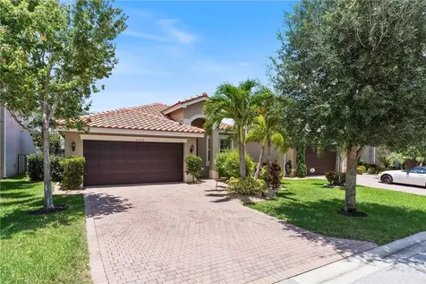 8283 Calabria Lakes Drive Boynton Beach FL 33473