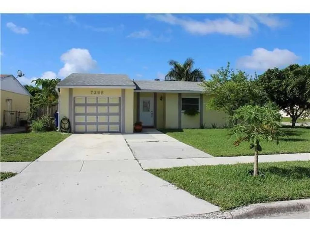 7296 SW 1st Street Margate FL 33068