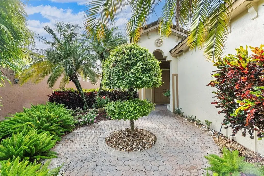 5851 NW 125th Terrace Coral Springs FL 33076