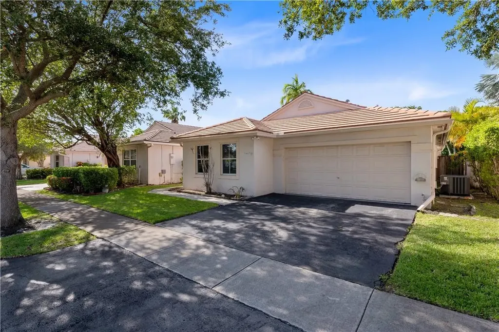 7393 NW 1st Manor Plantation FL 33317