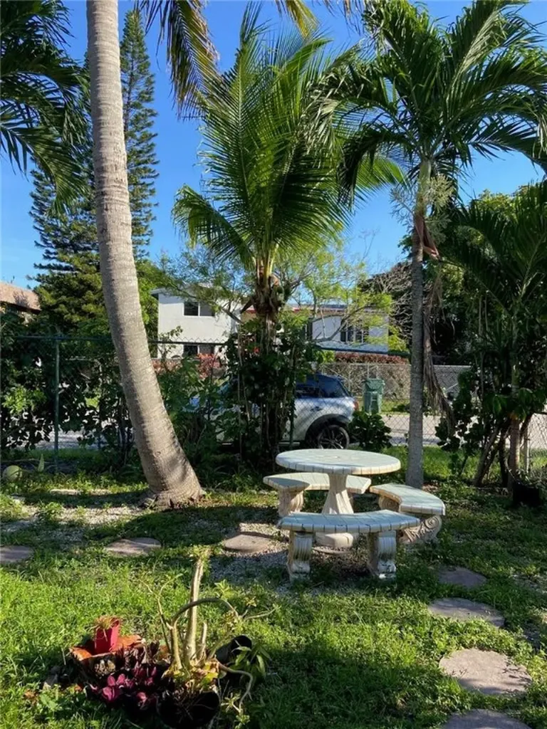 241 NW 42nd Street Oakland Park FL 33309