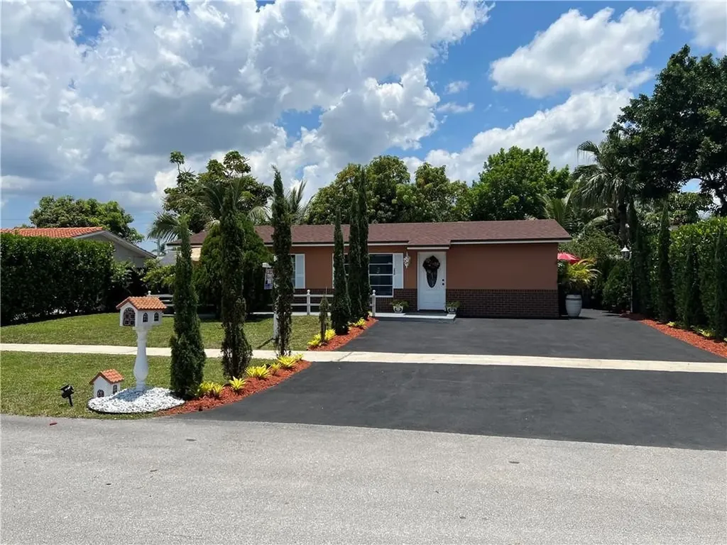 7818 SW 9th Street North Lauderdale FL 33068