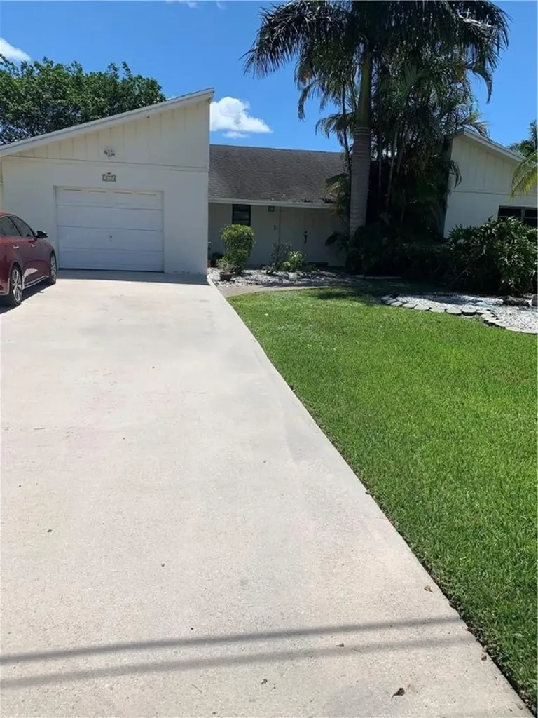 4220 SW 73rd Terrace Davie FL 33314