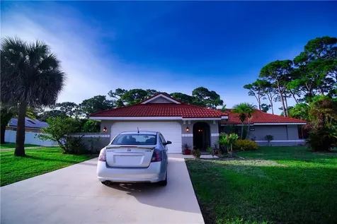 1821 SE Beving Avenue Port St Lucie FL 34952