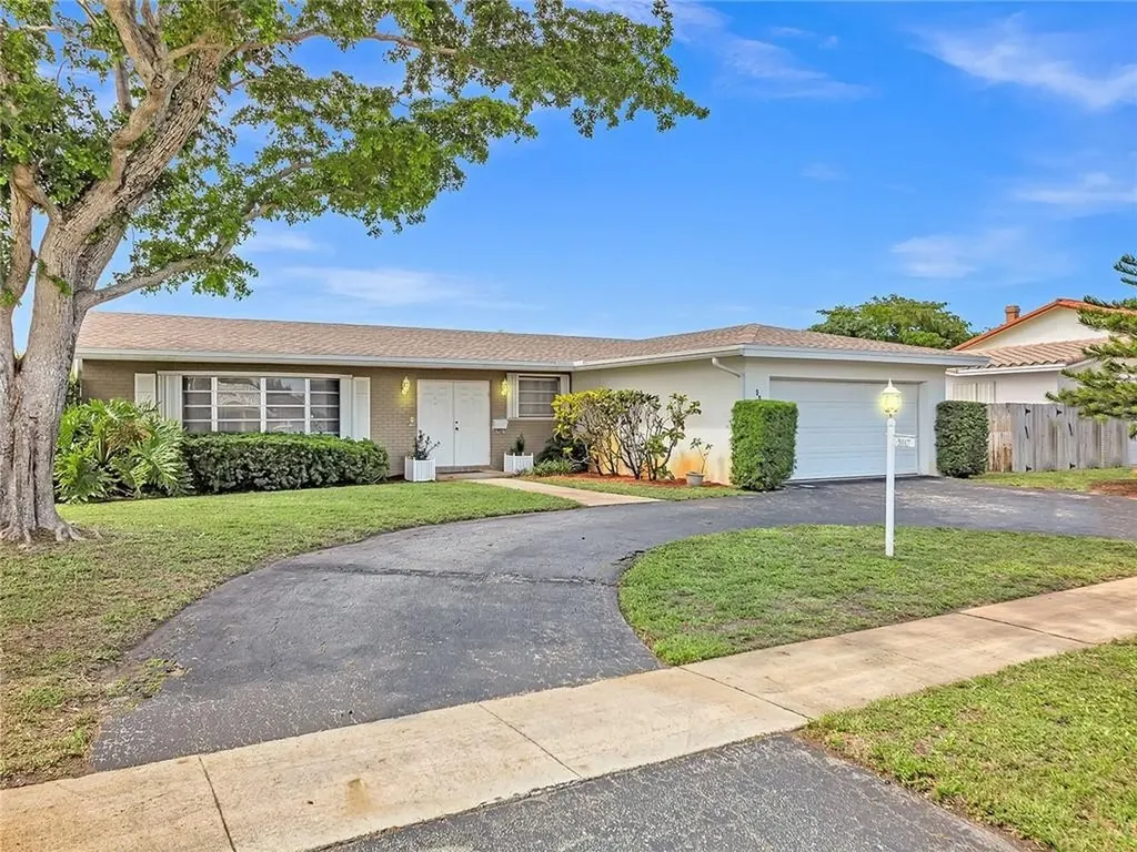 5017 Roosevelt Street Hollywood FL 33021