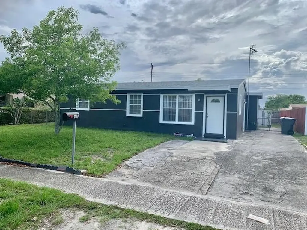 740 N 68th Terrace Hollywood FL 33024