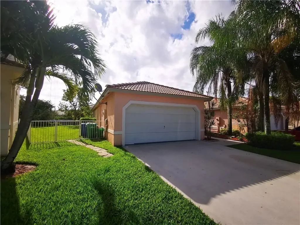 3933 NW 88th Terrace Coral Springs FL 33065
