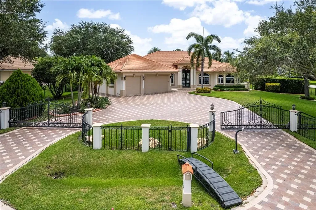 800 NW 115th Avenue Plantation FL 33325