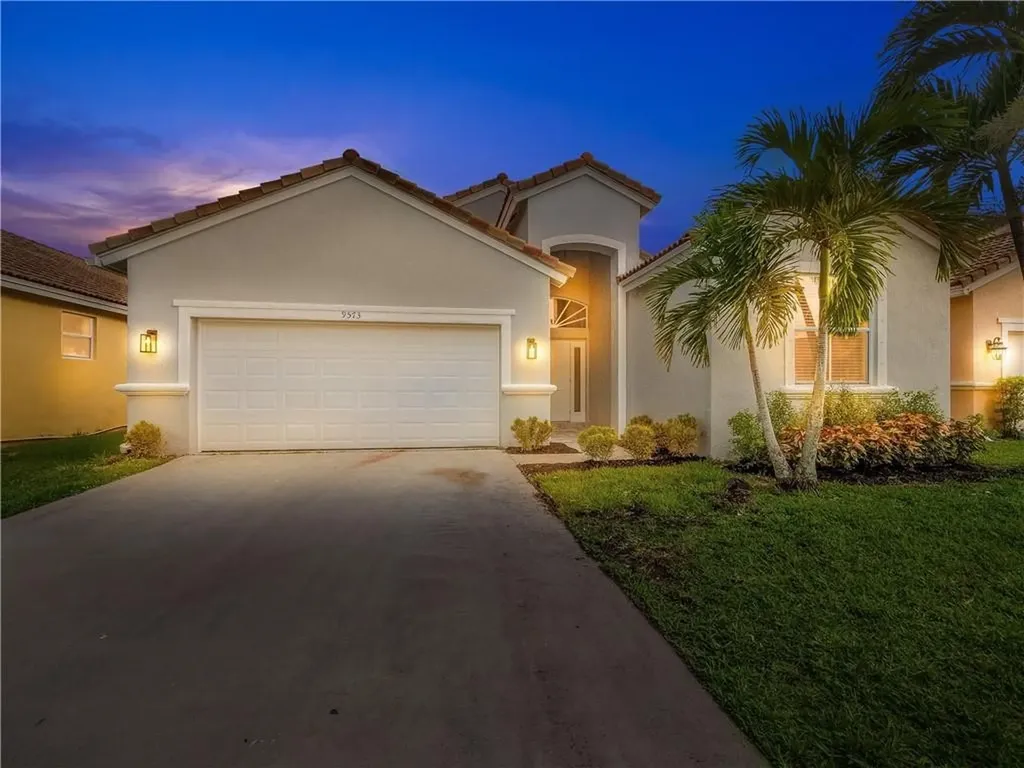 9573 Lago Drive Boynton Beach FL 33472