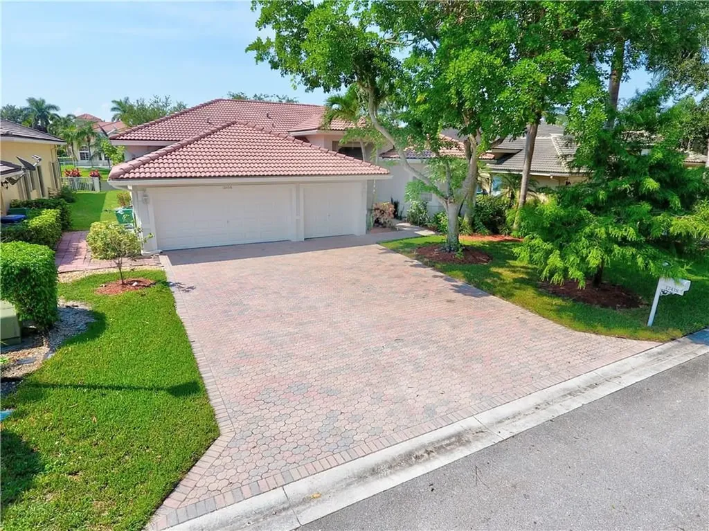 12438 NW 50th Place Coral Springs FL 33076