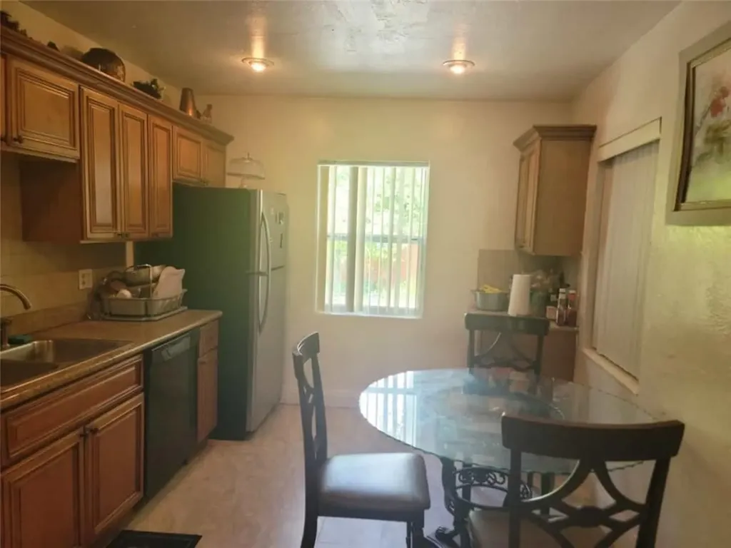 3130 SW 47th Avenue West Park FL 33023